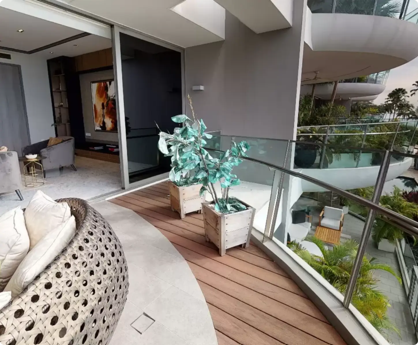 Waterfront Condo Hyde Park